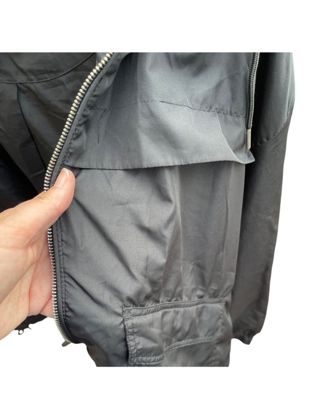 H&M Divided Black Hooded Lightweight Jacket Women's Windbreaker Size XL Casual - Picture 9 of 9